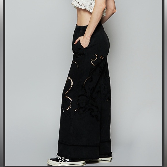 84 ❤️ 2 left POL wide leg, laser cut elastic waist pants - Picture 4 of 5